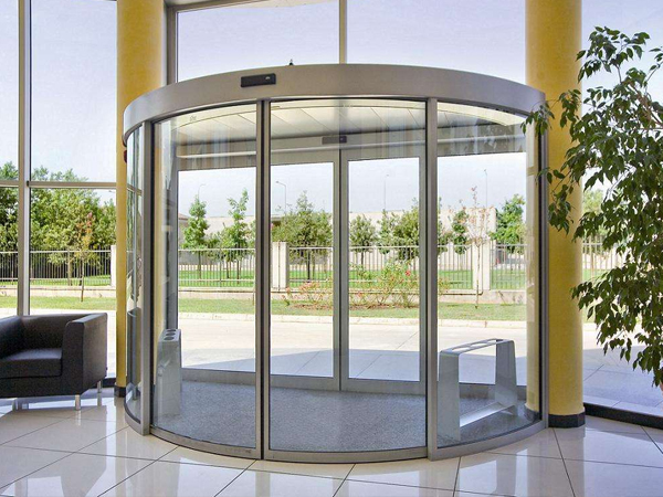 自動弧形門（mén）