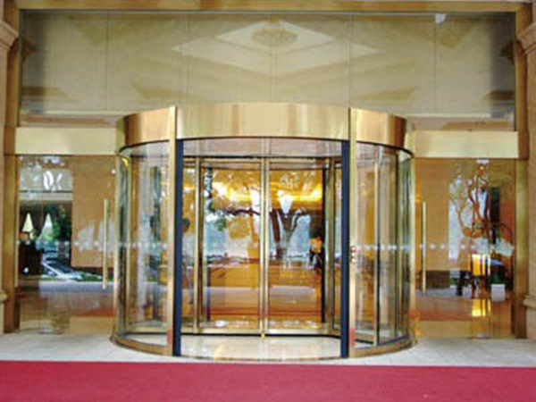 兩翼旋（xuán）轉門